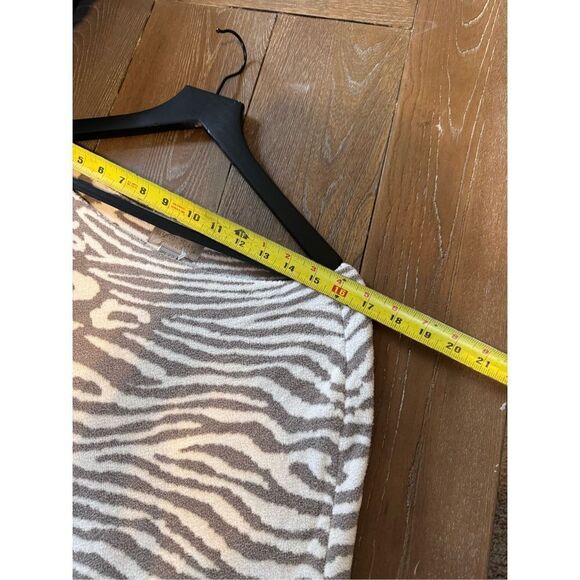 Barefoot Dreams NWOT Cozy Chic Ultra Lite Ocean Dreams Animal Print Poncho One S - Picture 11 of 11